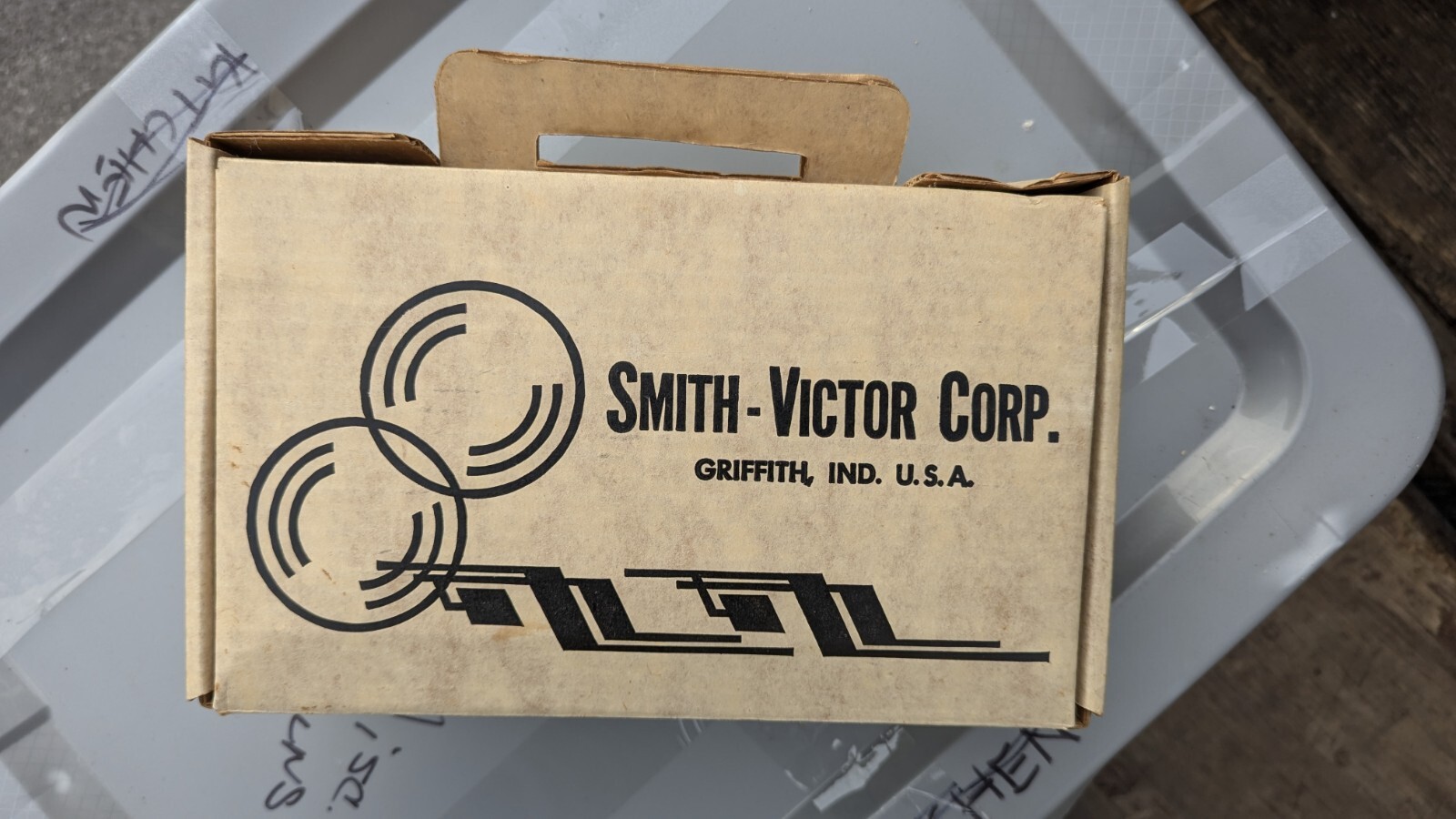 Vintage Smith-Victor E23714 L20 Light Bar With Original Box