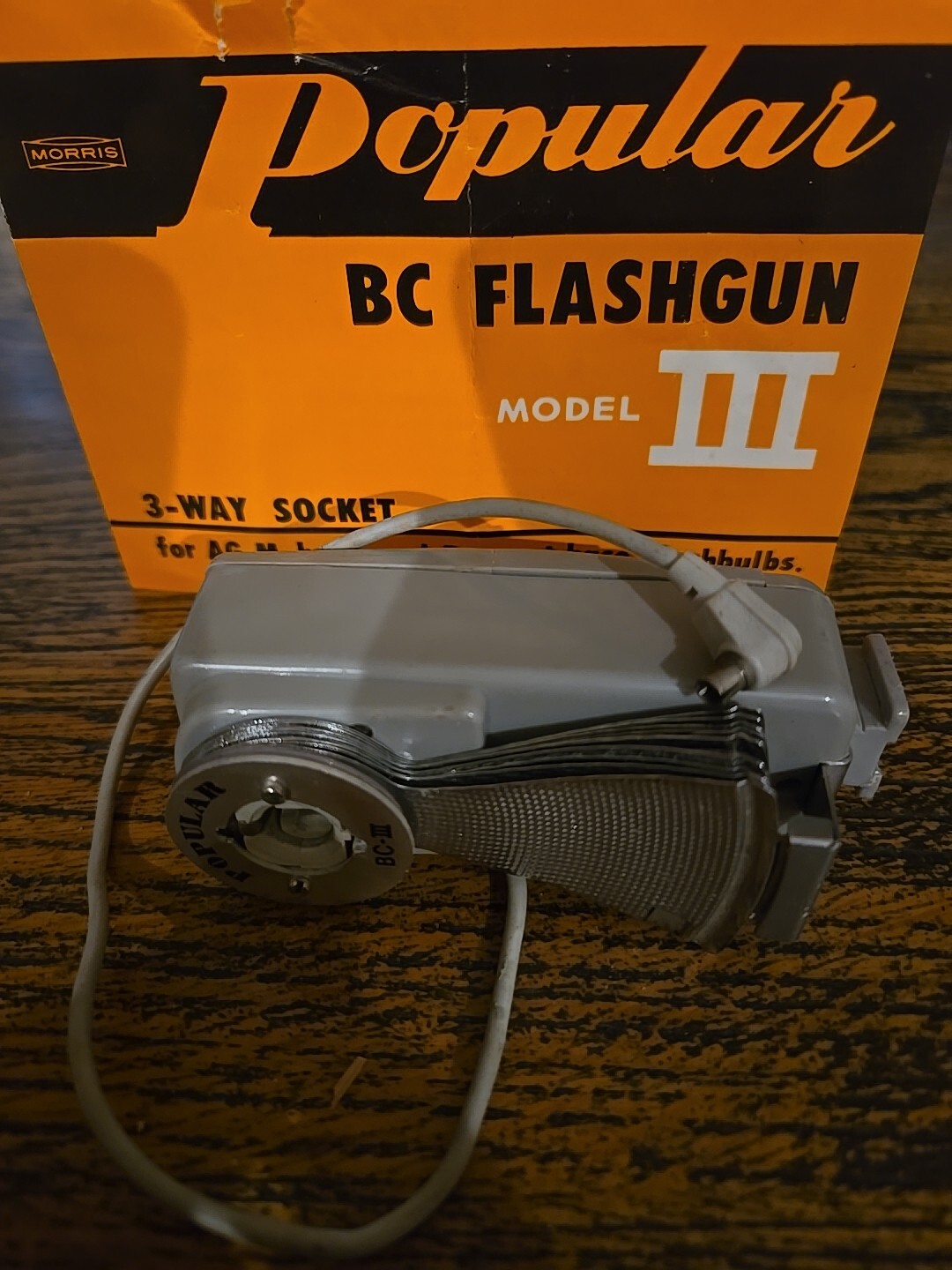 Vintage Popular BC Flash Gun Model 3 – 3-Way Socket For AG, M Base & Bayonet