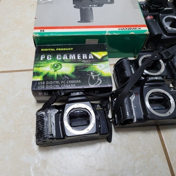 Vintage 35mm Film Camera Bundle For Parts Minolta Canon Nikon Fujica Hanimex