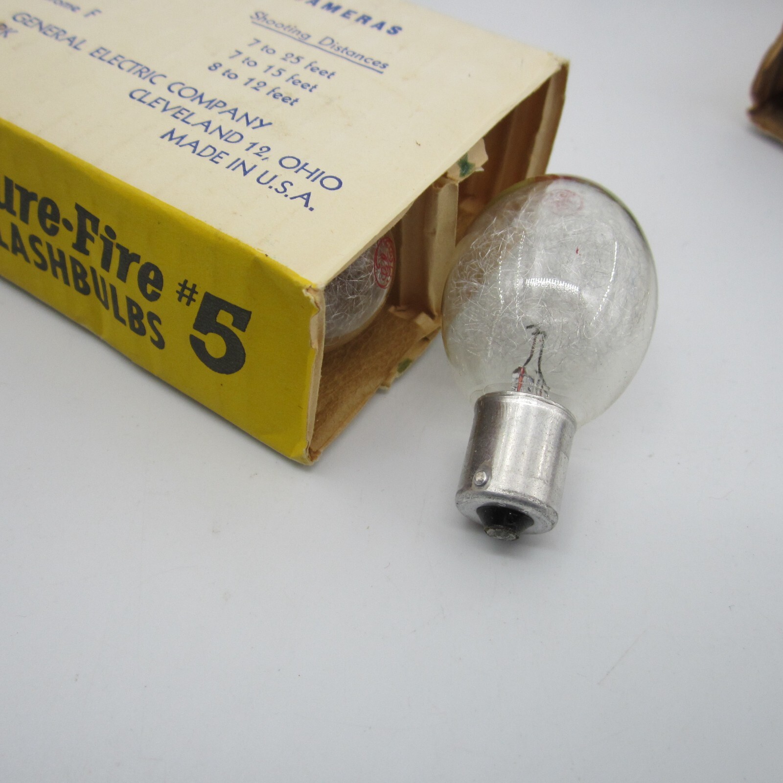 Vintage Misc Random Lot of 38 Flashbulbs Flashcubes Sylvainia M3B 25B GE #5 Blue