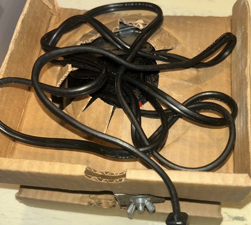 VINTAGE KENCO SUPER 8 SEALED BEAM MOVIE LIGHT MODEL 875-N UNIVERSAL TOP MOUNT