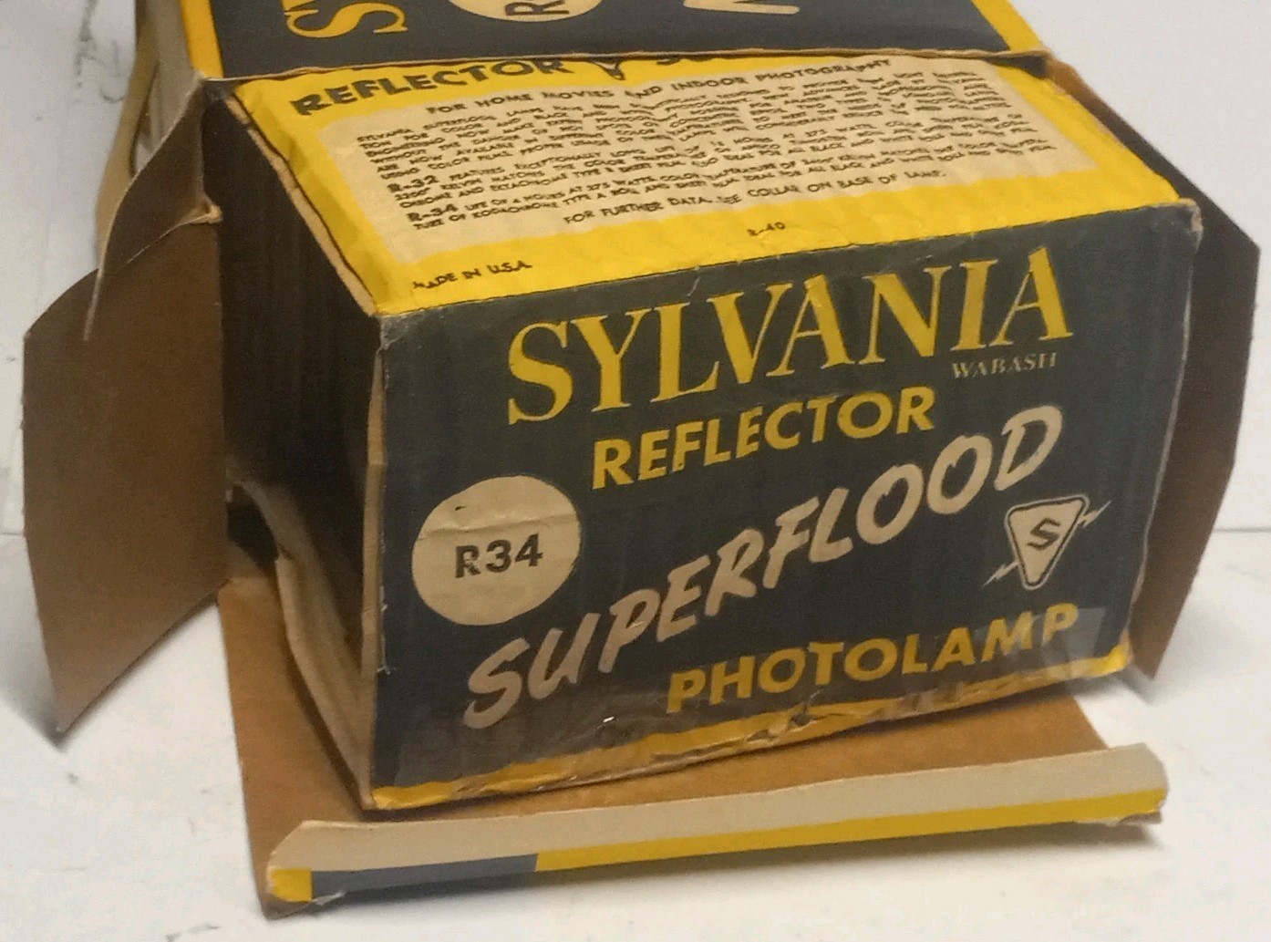 Vintage 1960’s Sylvania Wabash R34 115-120V 375 Watt Movie Light Bulbs & Boxes