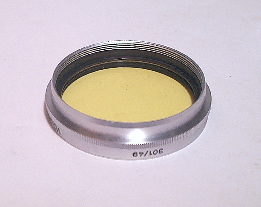 VOIGTLANDER PROMINENT 301/49 GR1 49MM SCREW ON METAL YELLOW FILTER W/ FIELD CASE