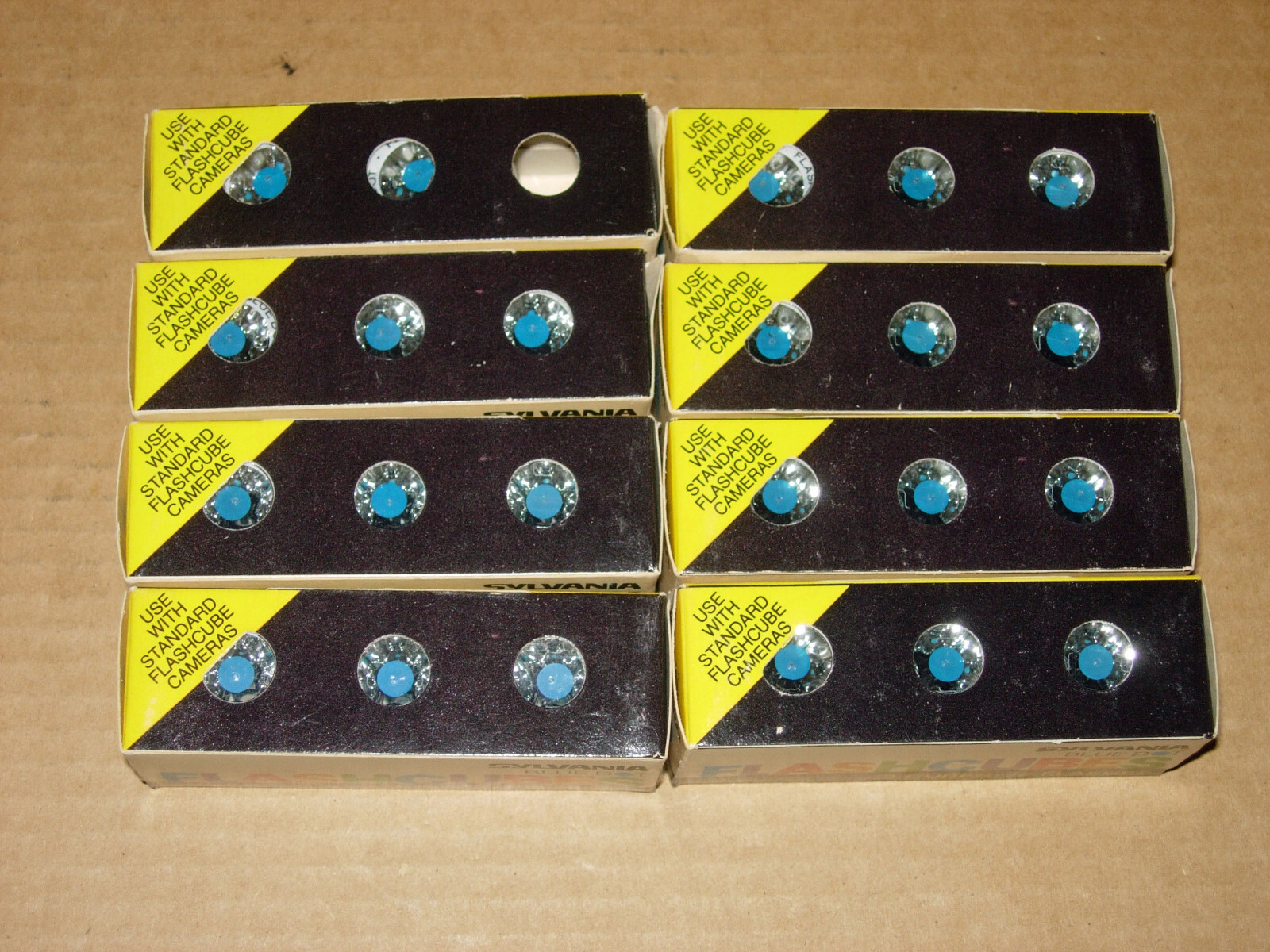 LOT OF NOS SYLVANIA BLUE DOT AND GE FLASHCUBES (9 PACKS, 26 CUBES, 104 FLASHES)