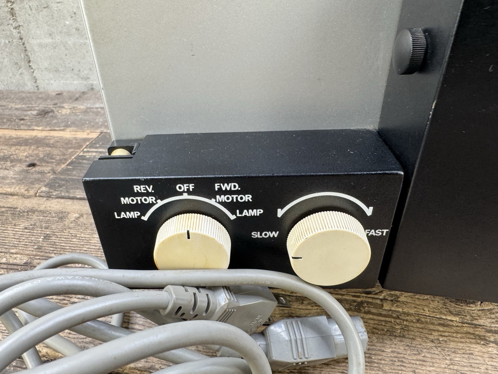 yelco projector P-111Q Vintage Halogen Deluxe For Parts
