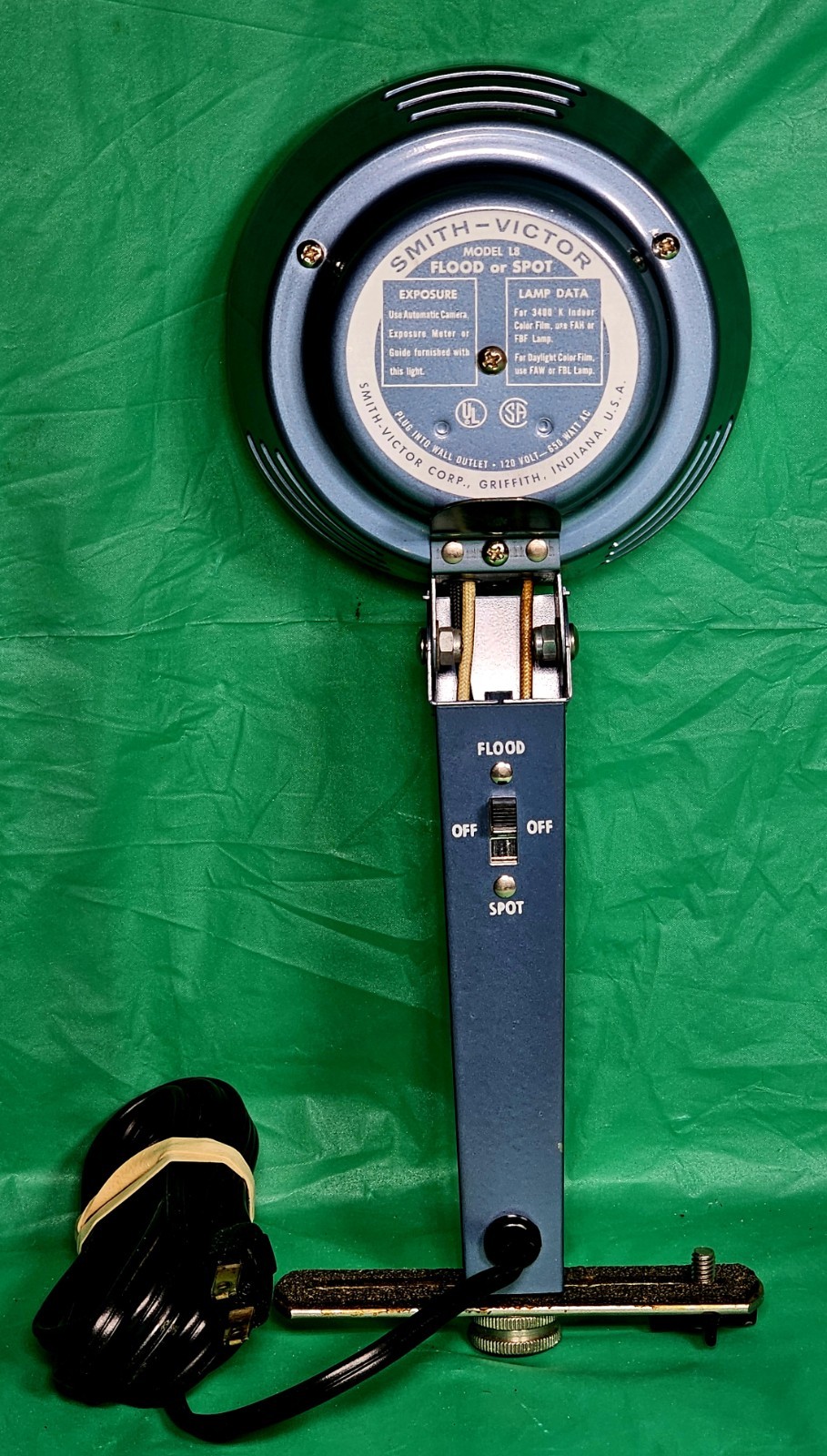 ***Vintage Smith Victor Hand Held Flood/Spot Light (Model: L8) With Case***