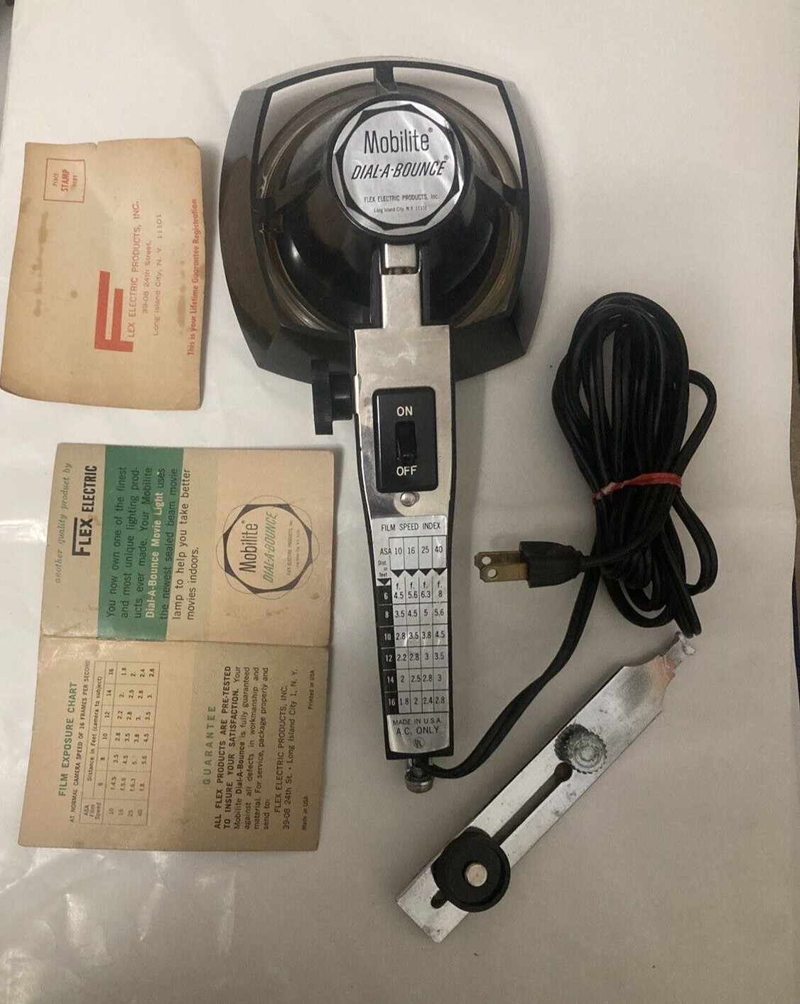 Vintage Sylvania Dial-A-Bounce 8mm Super 8 Movie Camera Light 110 and 220V WORKS