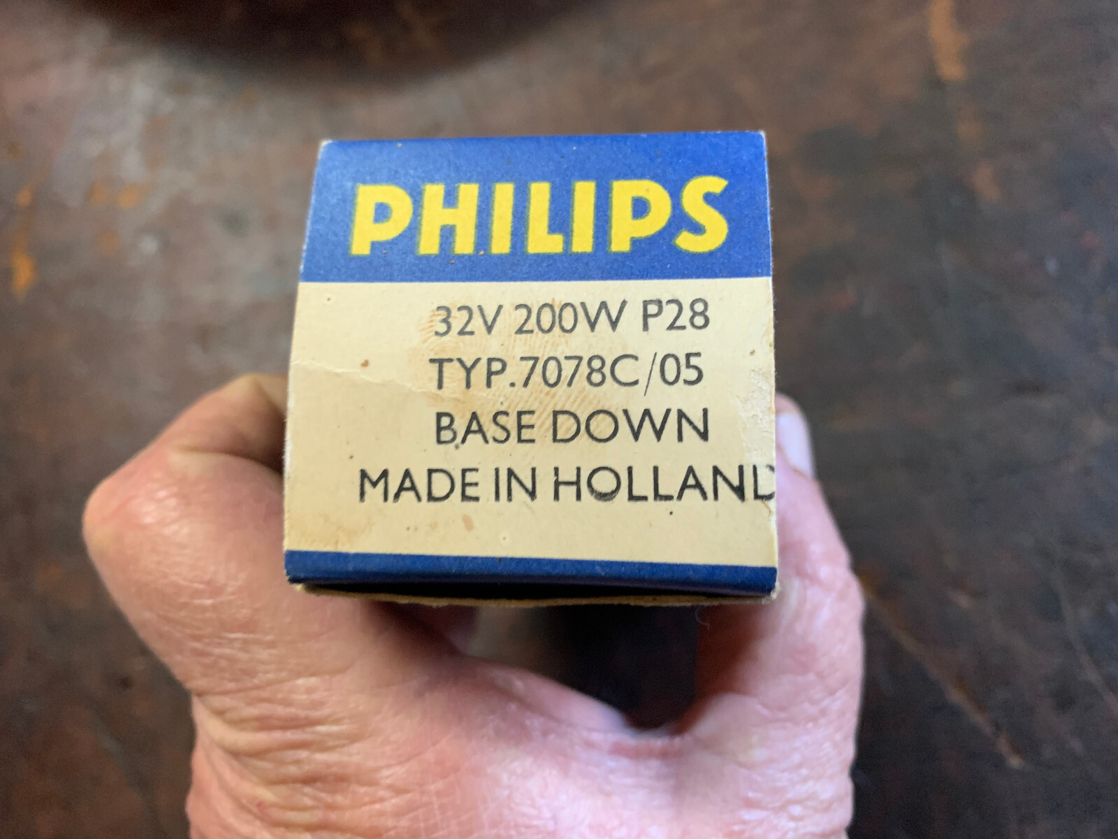 PHILIPS PROJECTOR LAMP 3.5V 100W P28 TYP.7213C/05 CAP DOWN MADE IN HOLLAND