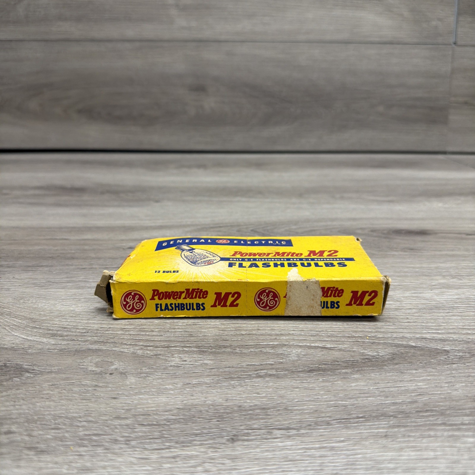 Vintage GE General Electric M3B PowerMite Flashbulbs Box of 12 NEW