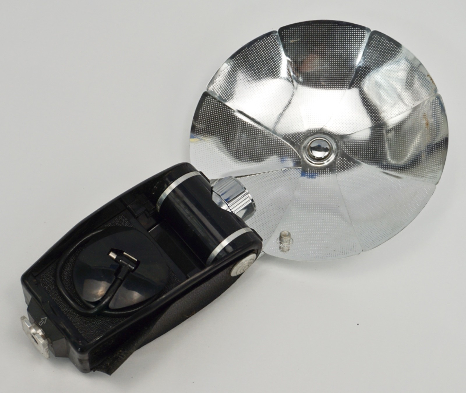 Vintage Agfa AGFALUX Compact Flash Bulb Unit Fold-out Reflector & Pouch Untested