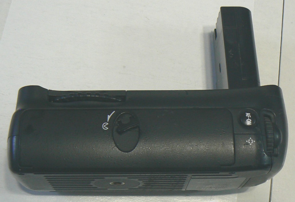 Nikon MB-D200 Multi Power Battery Pack Grip FOR REPAIR DD