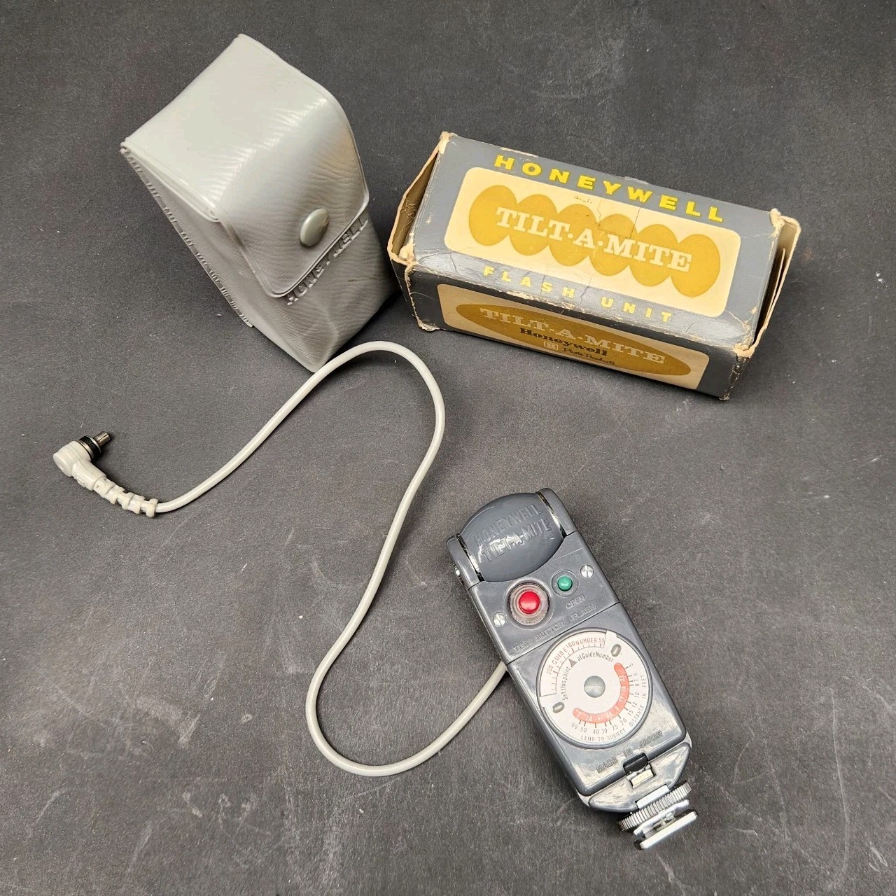 Vintage Honeywell Tilt-A-Mite Camera Flash Unit Made in Japan With Case & Box