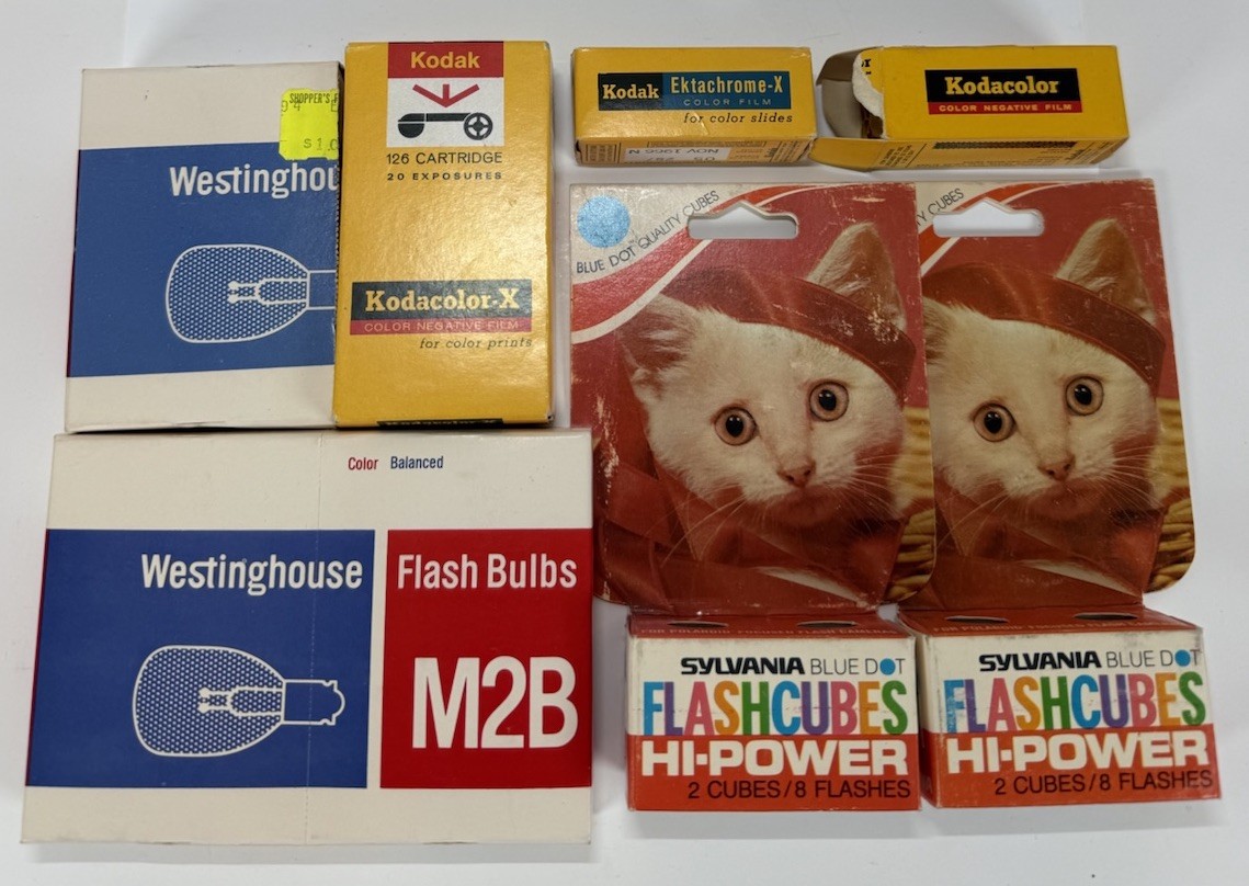 Flashbulbs Lot Of 5 Sylvania Blue Dot & Westinghouse M2B Bulbs Kodak Camera