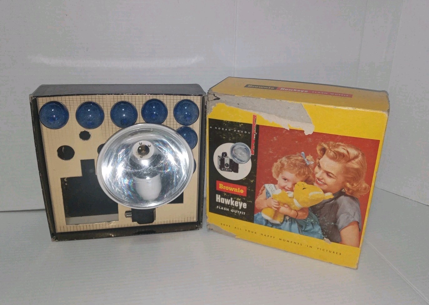 Vintage KODAK KODALITE 5-1/4″ Flasholder With 7 Bulbs & Original Box!
