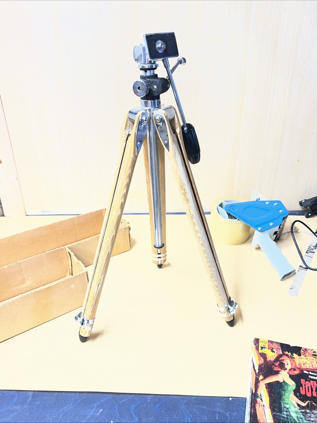 Vintage Adams Compact Tripod 8 Section Elevating Type W/ Carrying Case Japan