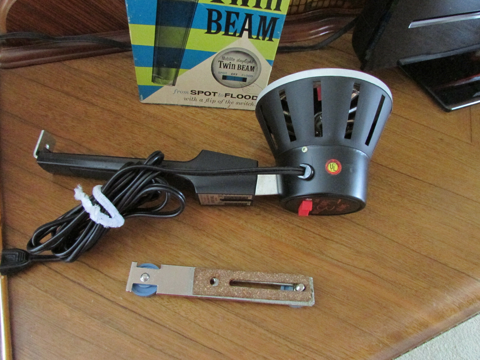 VINTAGE BOXED MOBILITE TWIN BEAM ZOOM SPOT TO FLOOD DAYLIGHT MOVIE SYLVANIA LAMP