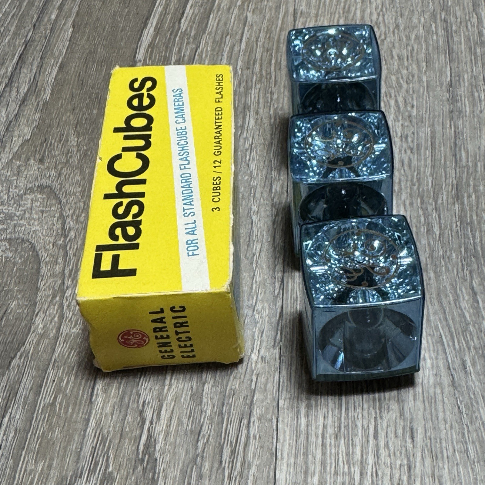 6 Vintage GE Blue Flash Cubes Flashbulbs For Old Cameras Original Packaging USA