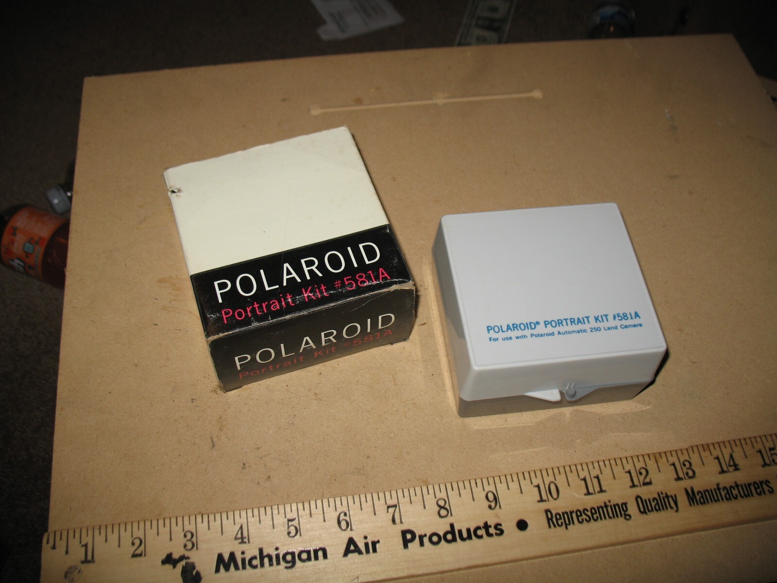VTG NOS POLAROID 250 PORTRAIT KIT #581A FOR COLOR PACK CAMERAS