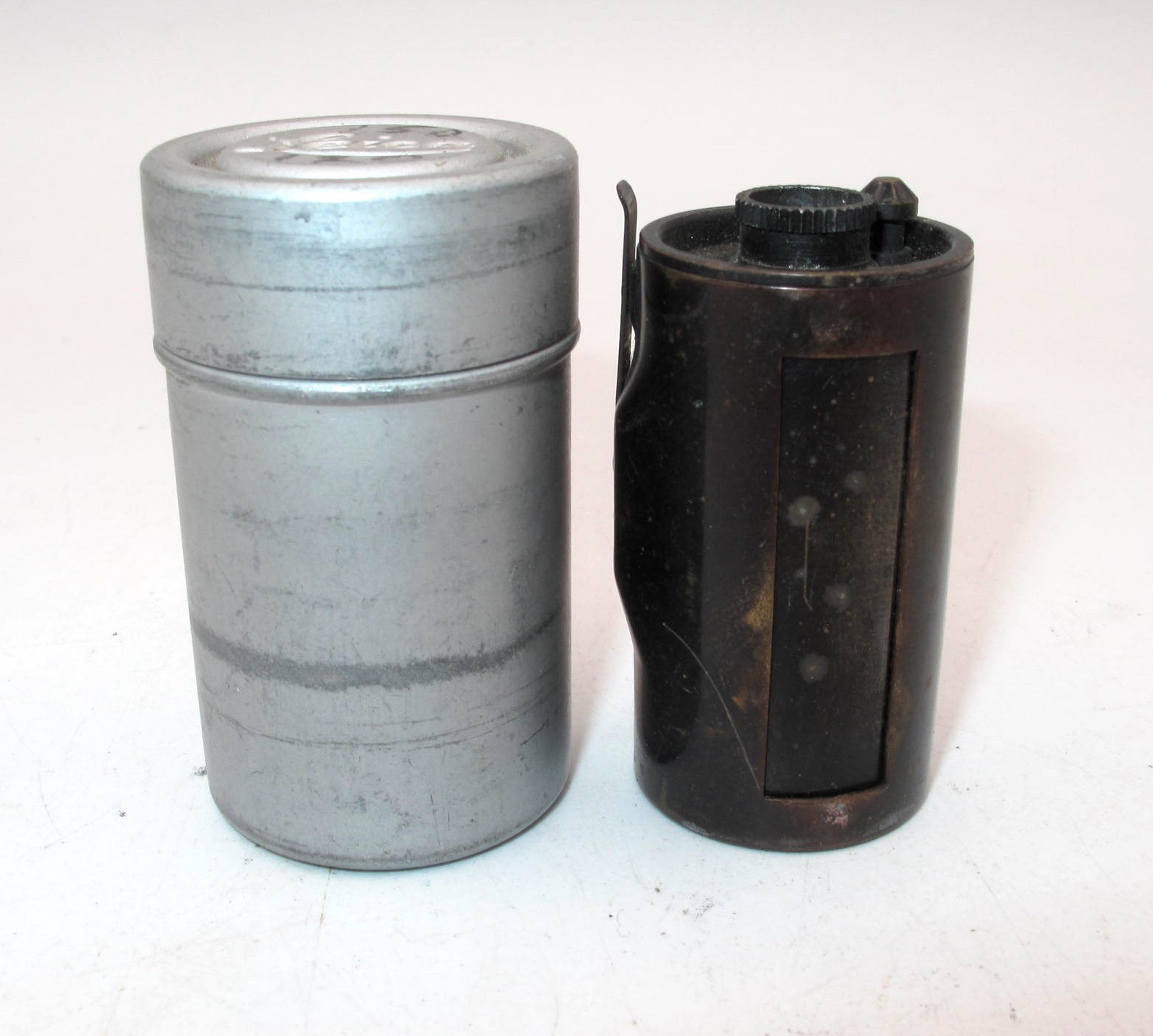 *VINTAGE* LEICA FILCA 35MM RELOADABLE FILM CASSETTE W/METAL CANISTER