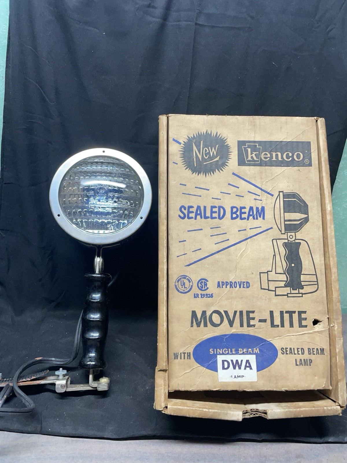 Vintage Kenco model 800D MovieLite Single Beam DWA Westinghouse Sealed Beam Lamp