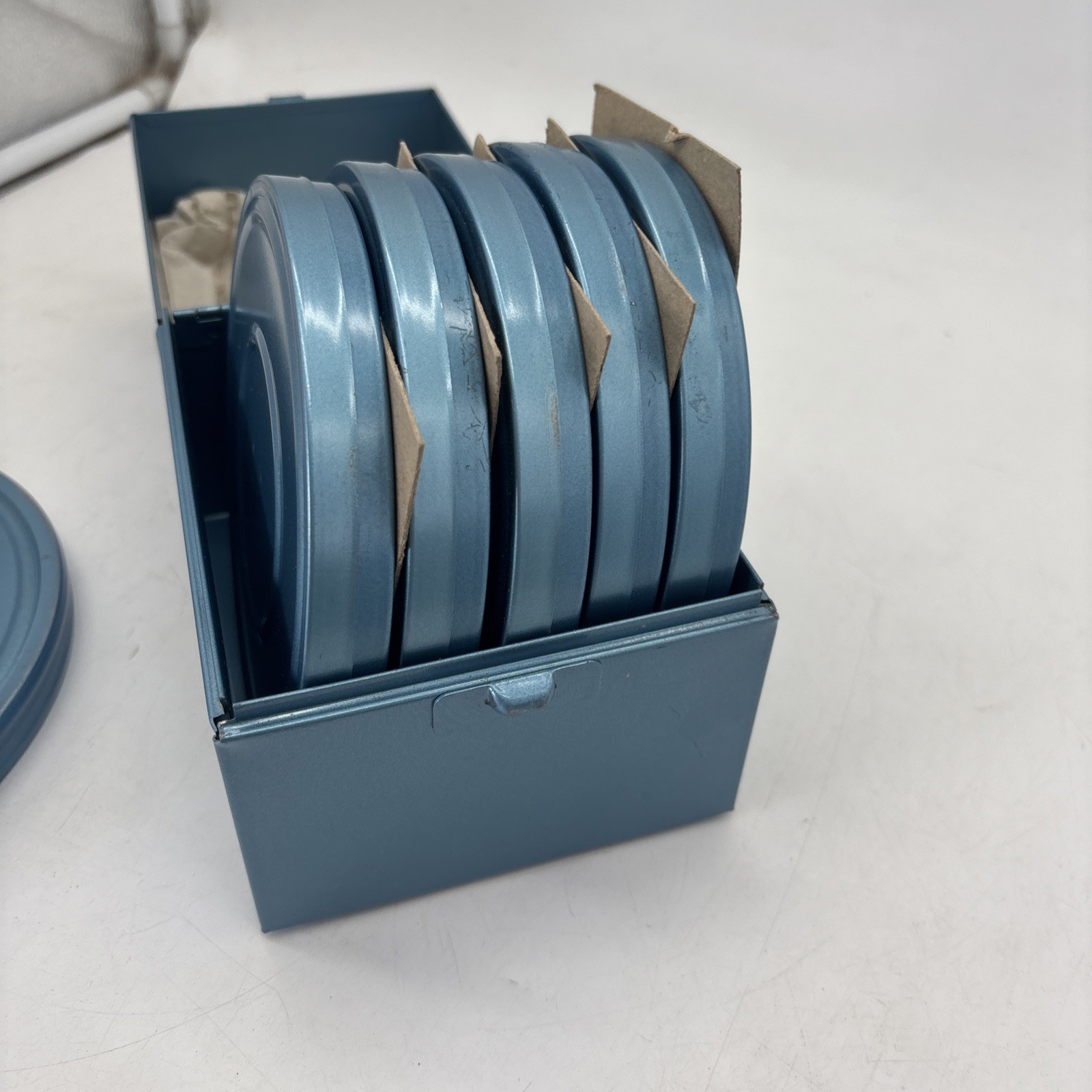 Lot Of 6 Compco 8mm 200′ metal movie reels-cans -carrying Case BLUE EUC Vintage