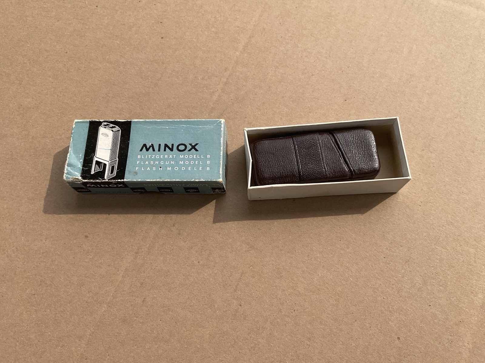 Minox B.C. Flashgun Model B for AG-1 Flashbulbs w/ Case & Box