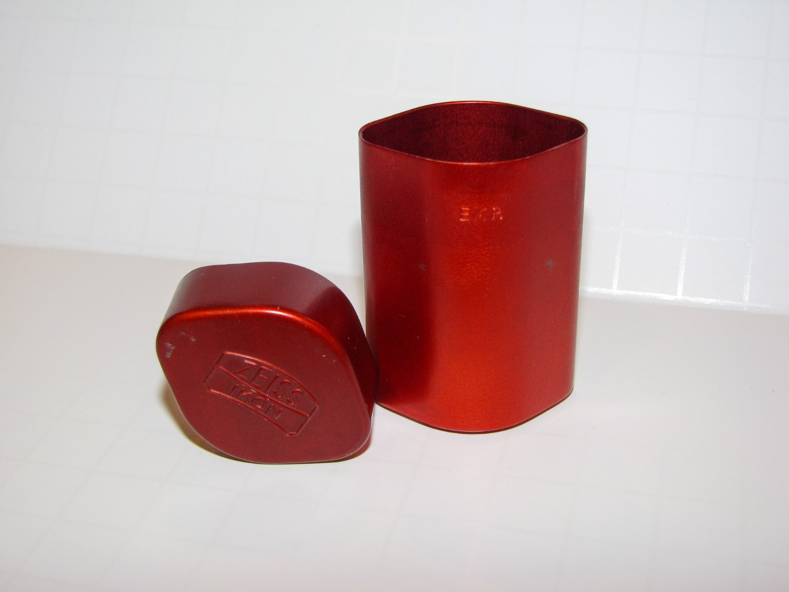 Zeiss Ikon 540/1 Reloadable 35mm Film Cassette w/ Red Metal Canister – Contax