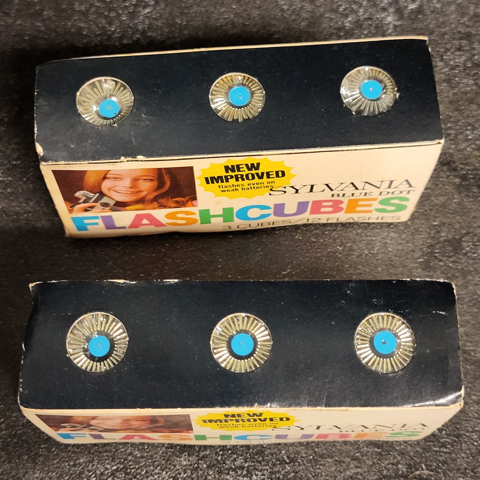 VINTAGE LOT OF 2 THREE PACKS SYLVANIA BLUE DOT FLASHCUBES 24 FLASHES Total NEW
