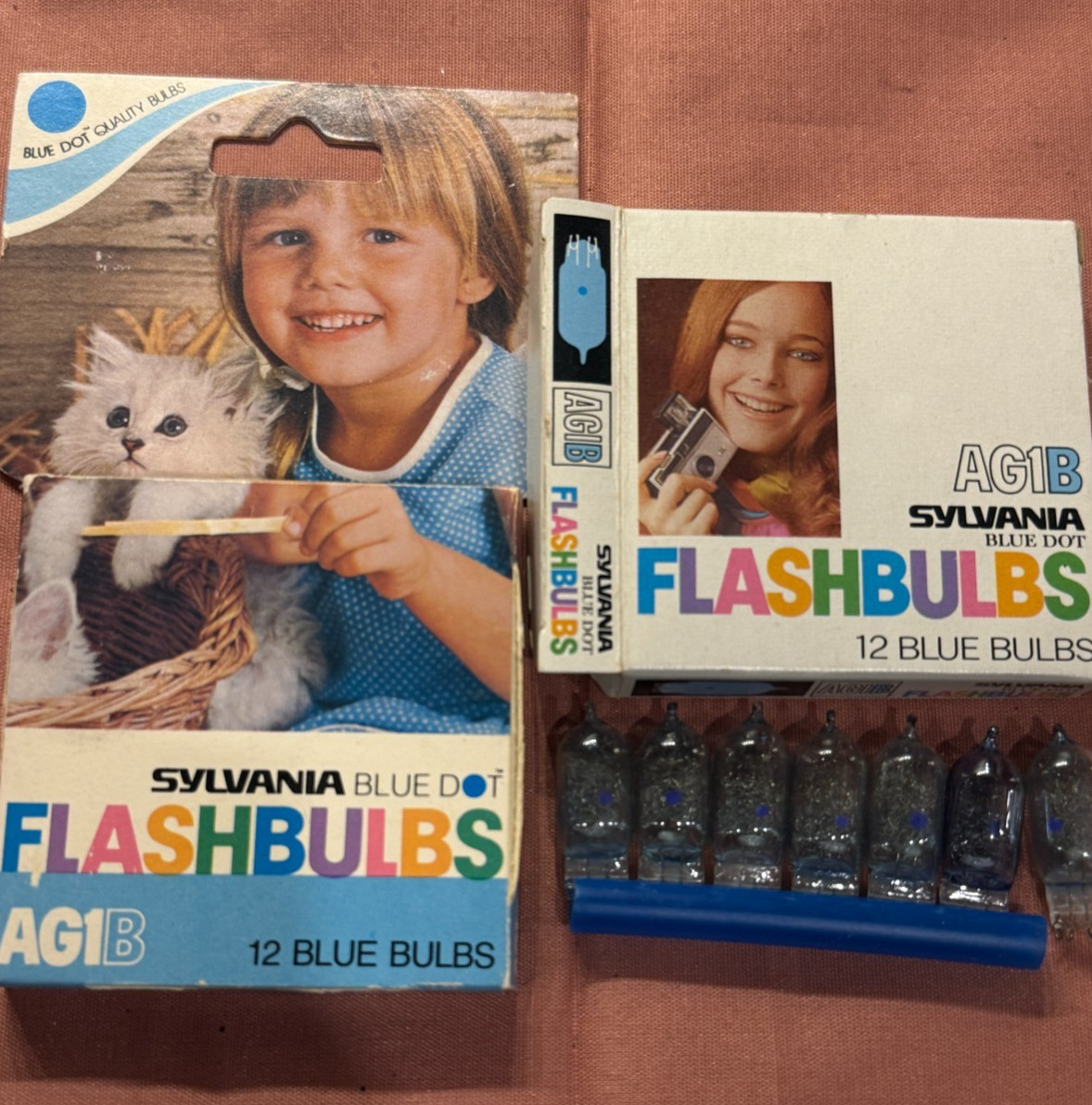 Vintage Sylvania Blue Dot Flashbulbs AG1B Camera Bulbs (19) Bulbs 1 Full box
