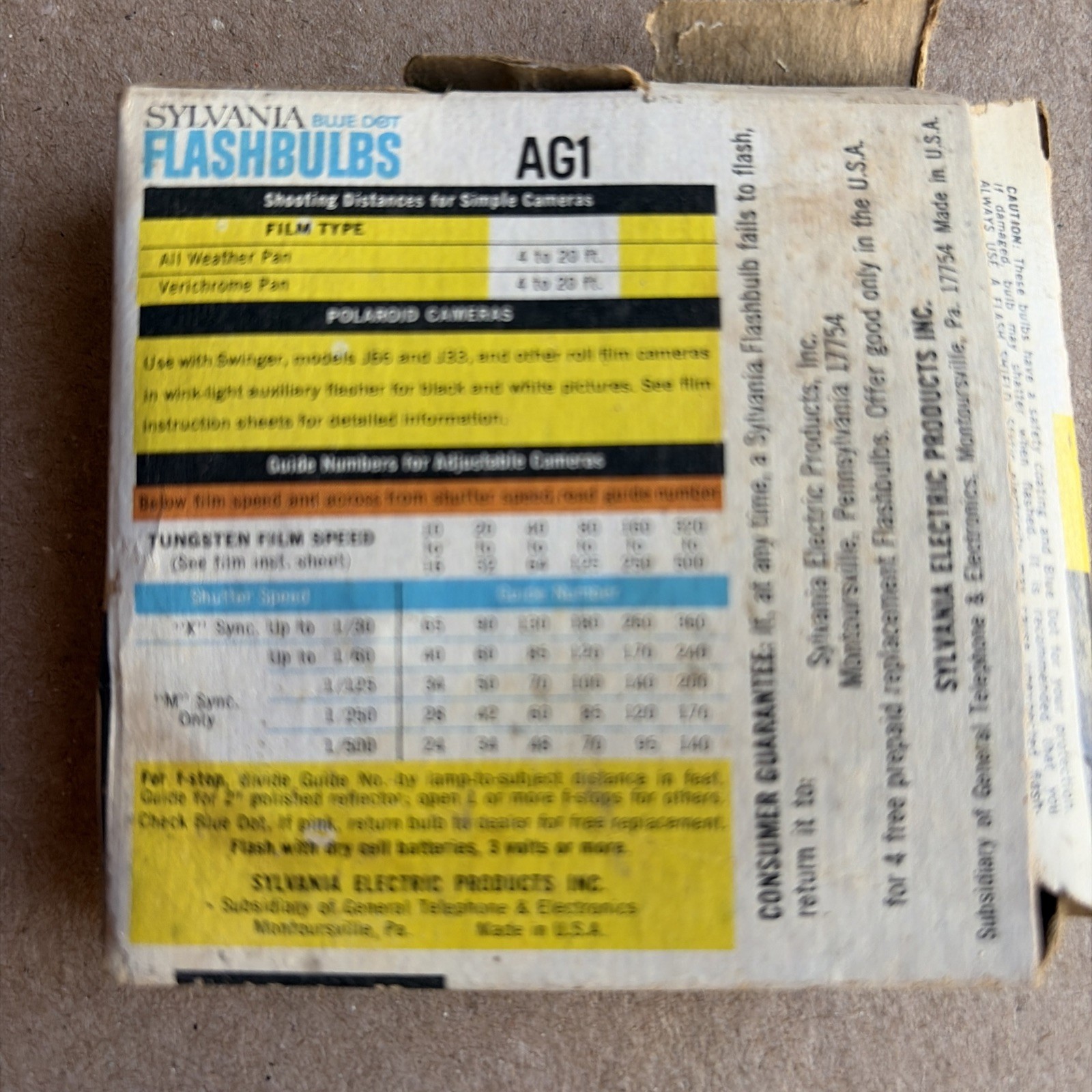 Sylvania AG1B Blue Dot – 8 Flashbulbs with Box