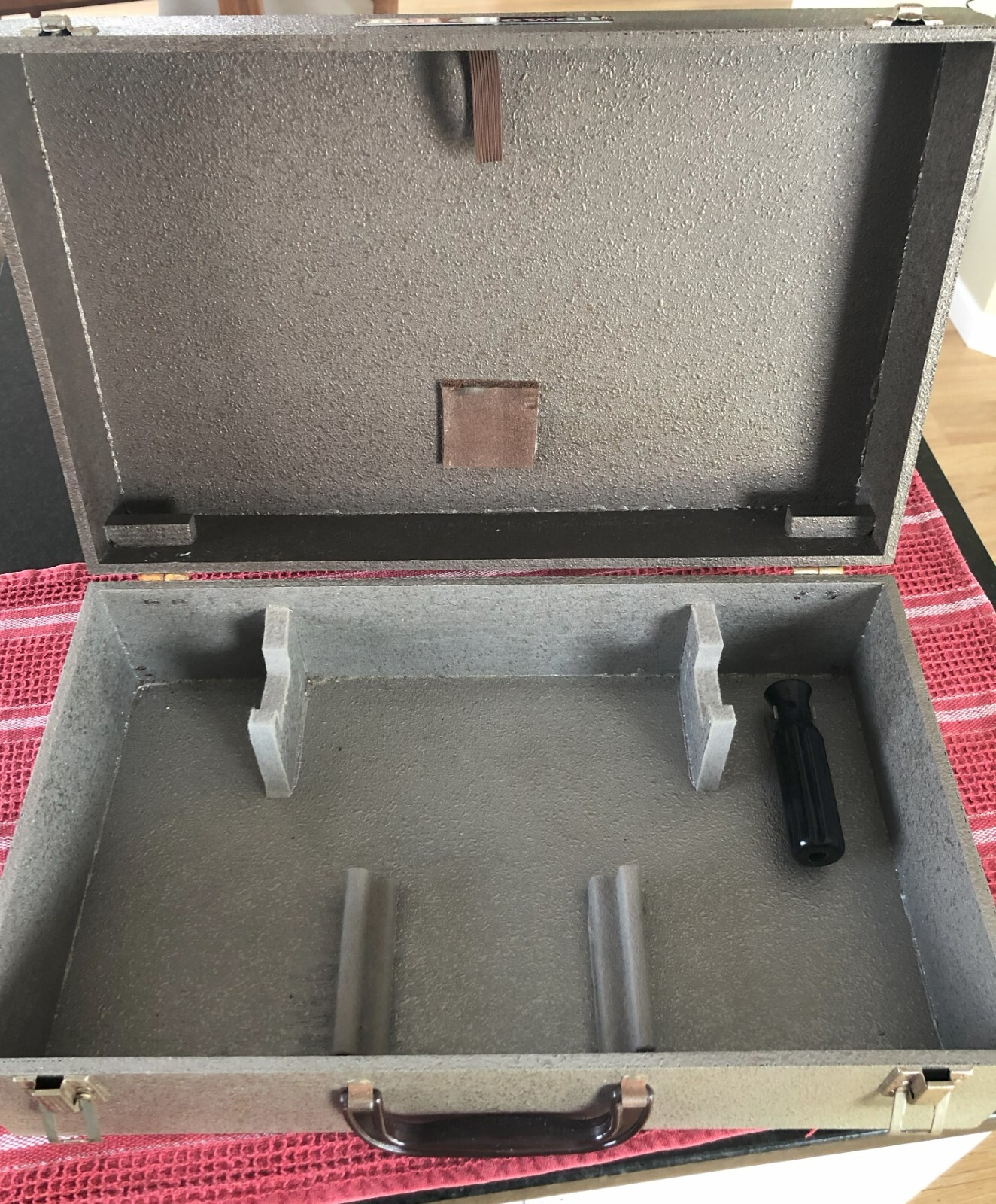 VINTAGE 1960’s BELL & HOWELL INDOOR LIGHT BAR w/ ORIGINAL STORAGE CASE (MINT)