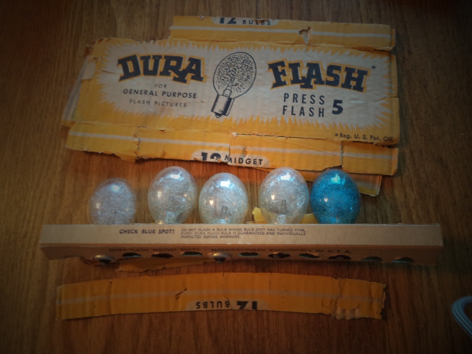 Old Vintage Westinghouse, Dura Flash, Sylvania, Blue Dot etc Camera Flash Blubs