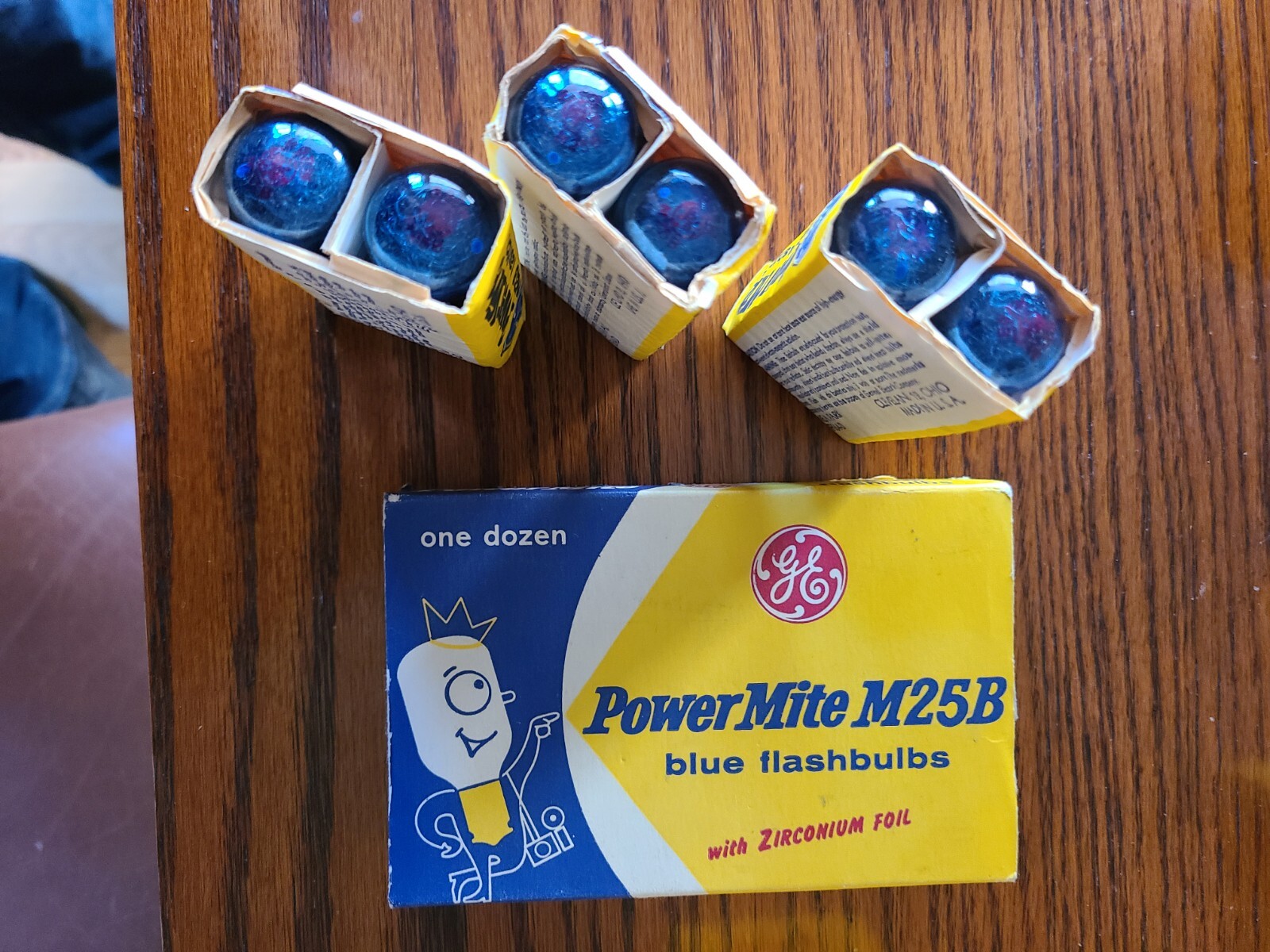 GE General Electric M25B Power Mite Blue Camera Photo Flash Bulbs Box 12 Bulbs