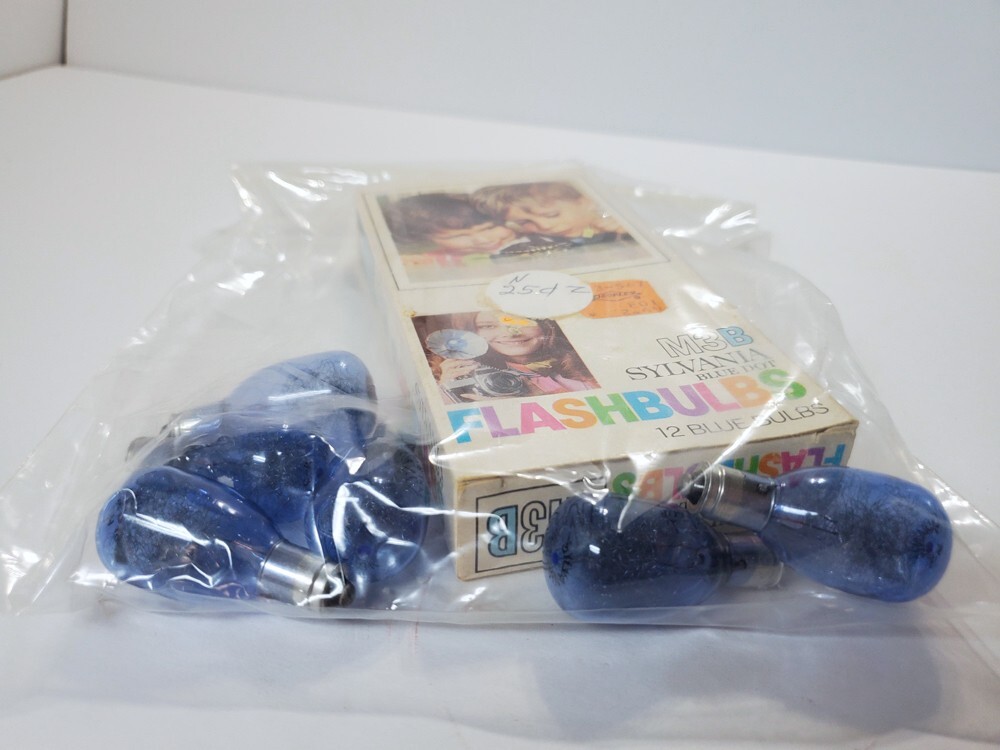 Vintage SYLVANIA M3B Blue Dot Flashbulbs Mixed Lot 12 In Original Box & 6 Extras