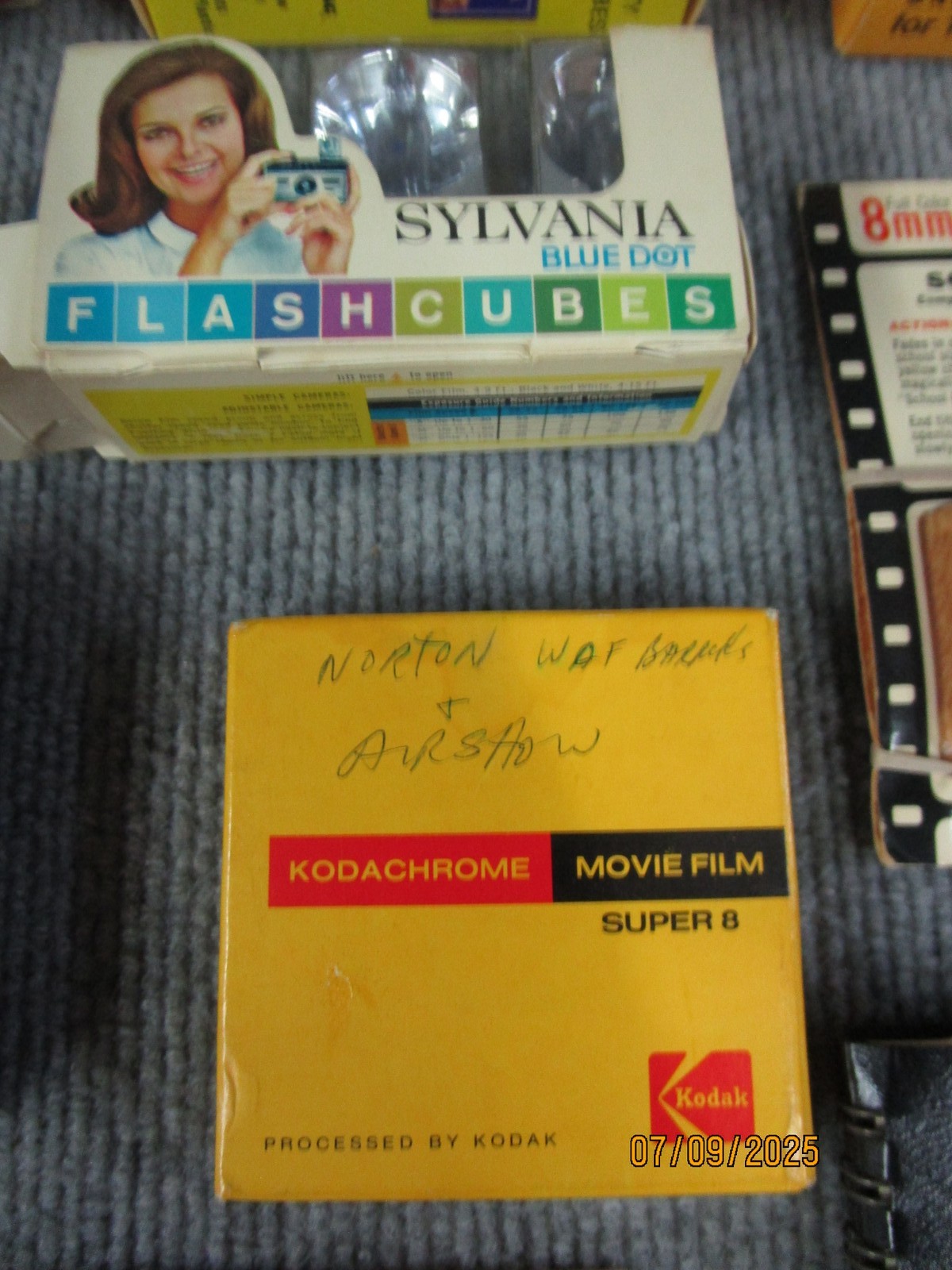 Lot Vintage Camera Flash Bulbs & More