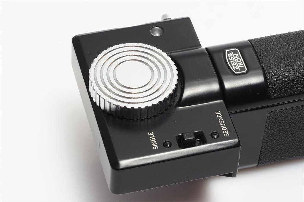 Zeiss Ikon Grip For SE Super Electronic MINT In BOX