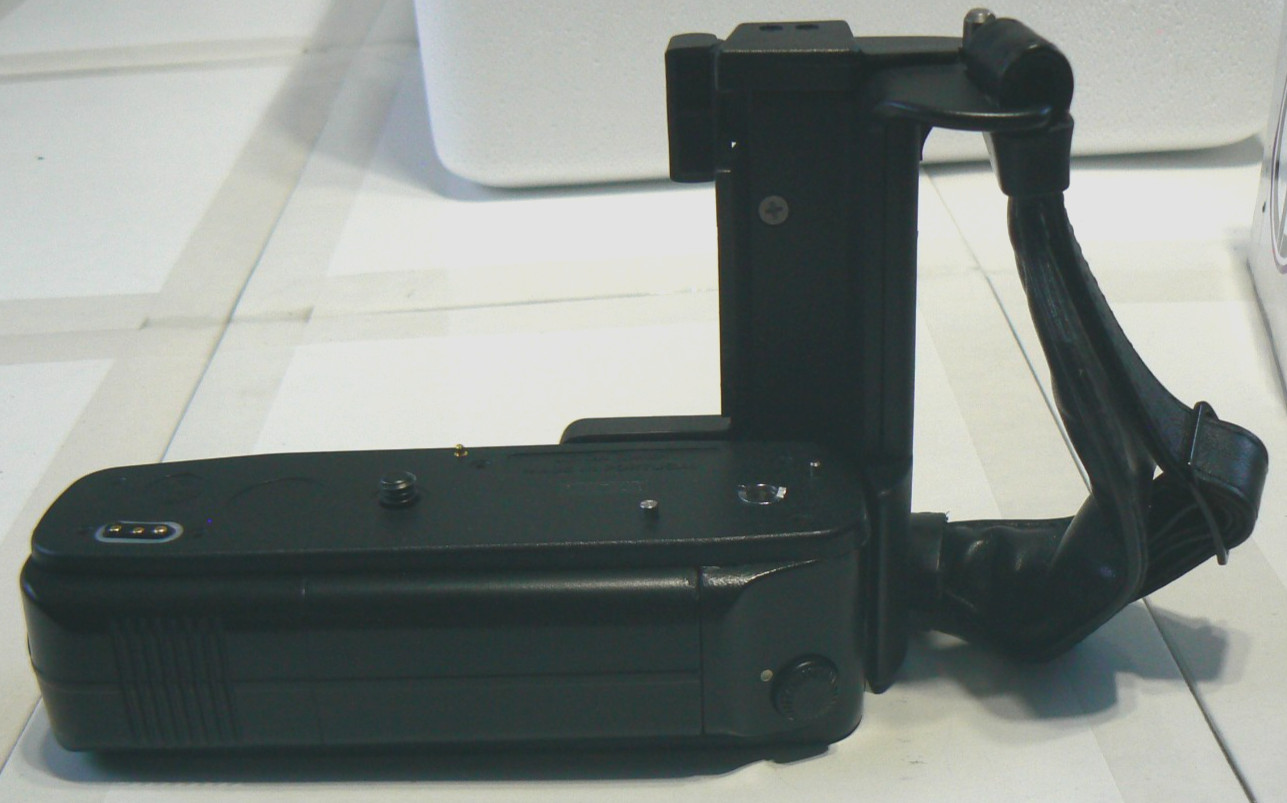 Leica Leitz Wetzlar 35mm Camera Motor Winder R & Camera Grip with Strap -VINTAGE