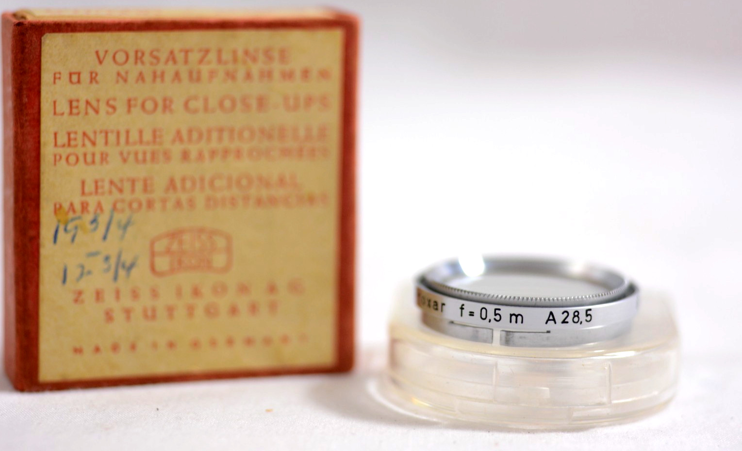 VINTAGE CARL ZEISS PROXAR 28.5MM F 0.5m CLOSE-UP LENS WITH CASE / BOX (MINT)
