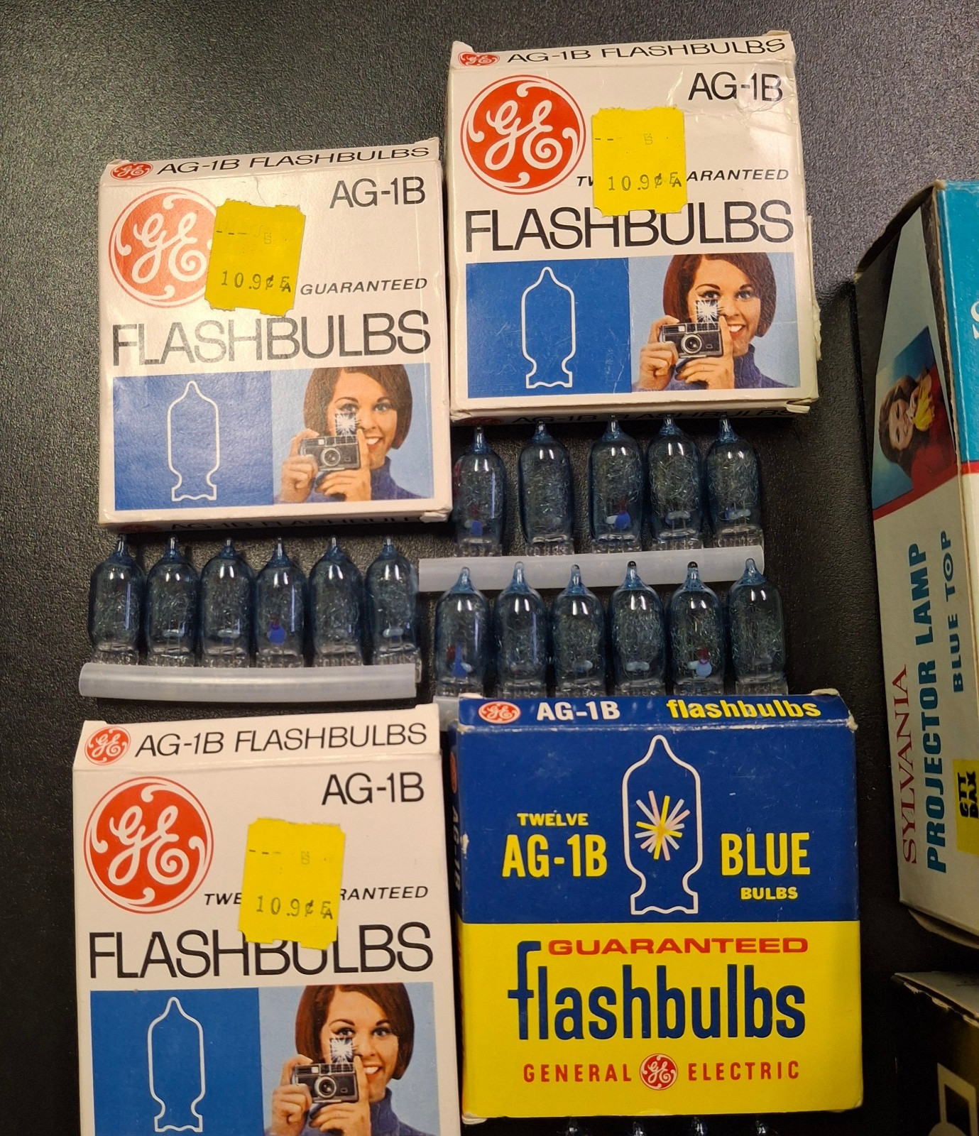 VTG Lot GE Flash Bulbs Polaroid Flash Bar Sylvania Projection Bulb Tape Splicers