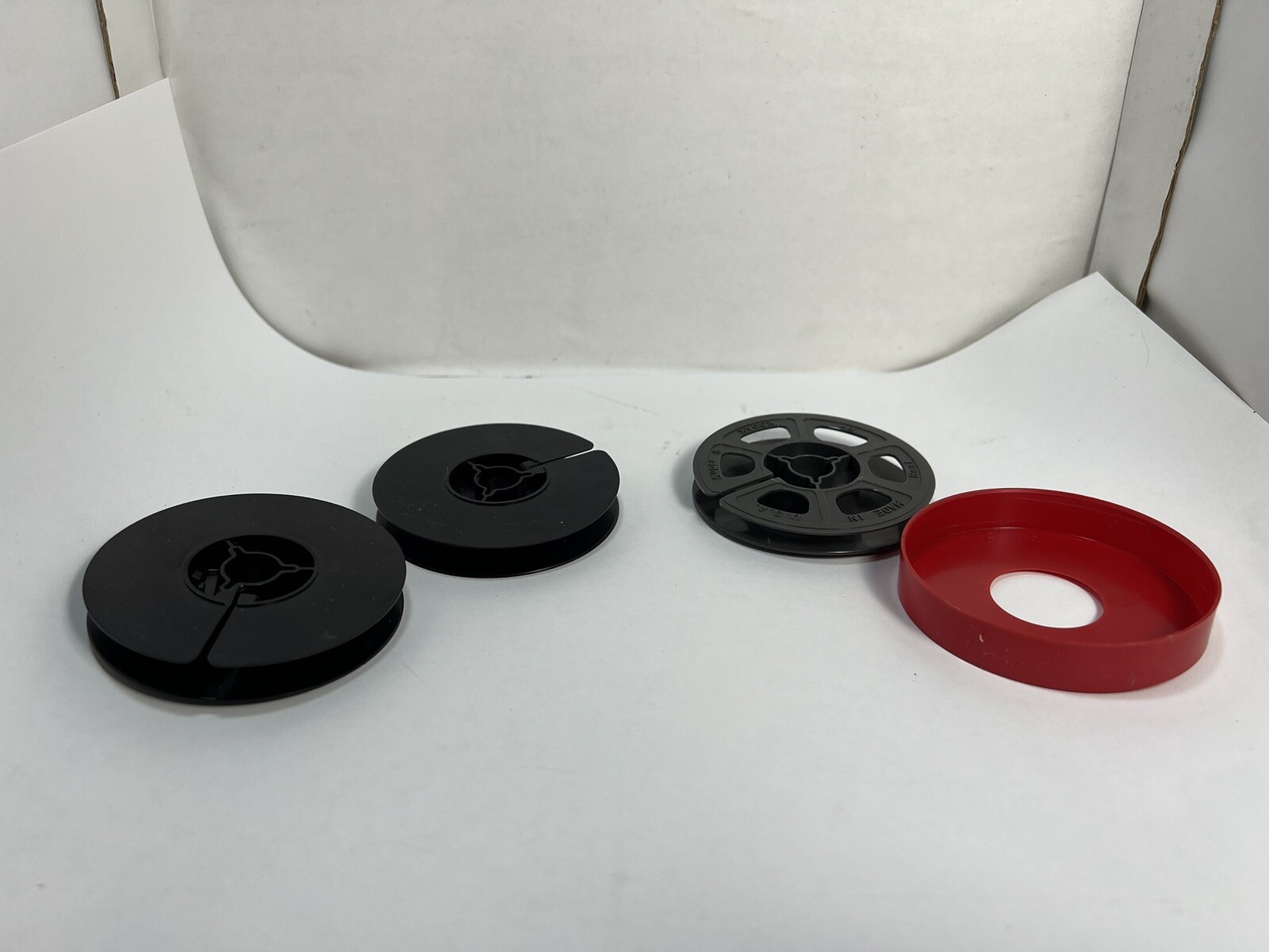 VINTAGE KODAK MOVIE REEL and 2 Storage Reels Plus Cover – SUPER 8 – 200 FEET