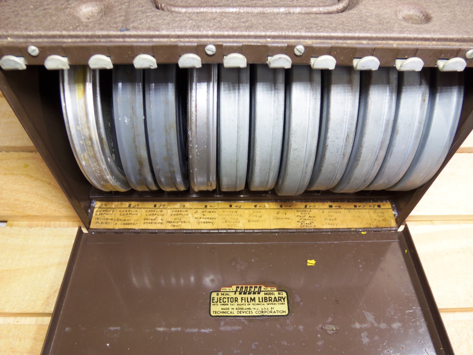 Fodeco 8mm Film Ejector Library Box Model 812 Carry Case with Old Movies