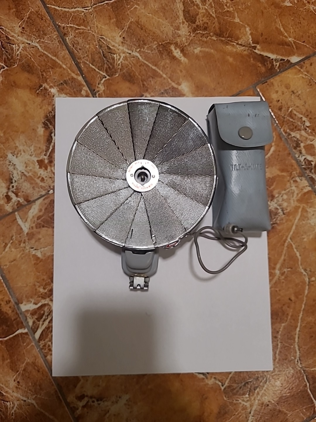Vintage Megalume Tilt-A-Mite Camera Flash Unit Collapsible Fan Style w/case