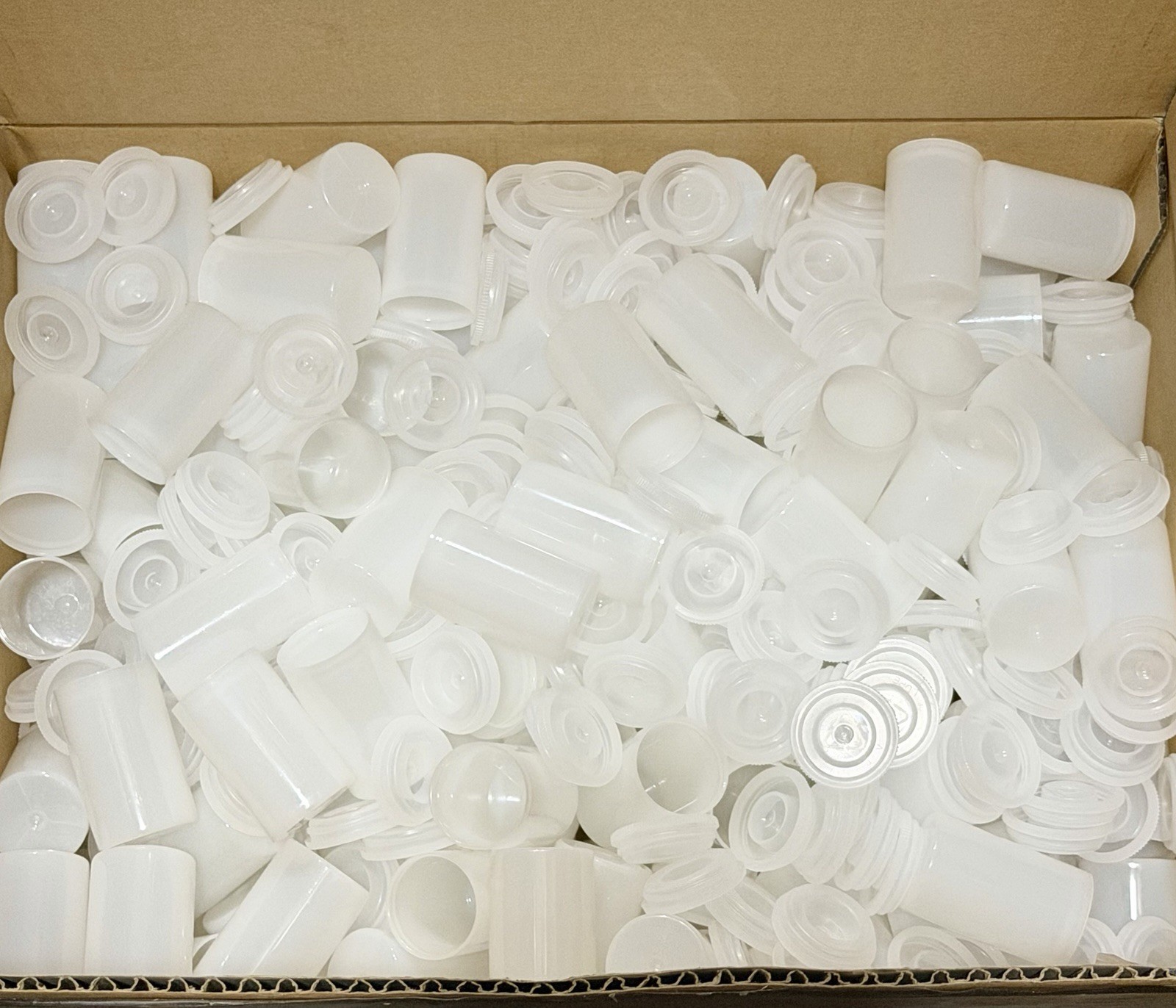 35MM PLASTIC CASE WITH COVER TRANSPARENT 200 PCS