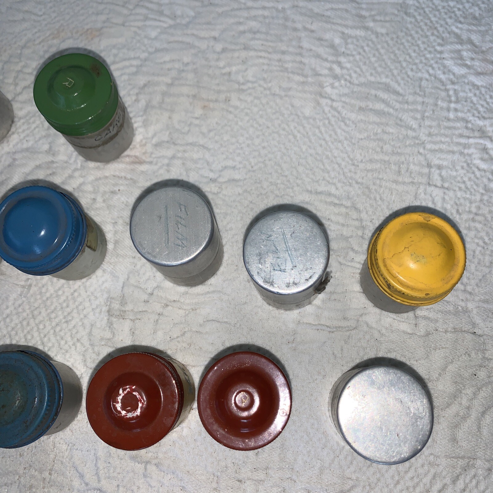 Vintage Metal 35mm Embossed Film Canisters w Lids Kodak + Film Roll Mixed Lot 18