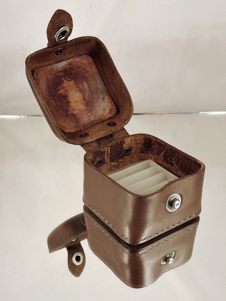 FLEXARET MEOPTA Leather box for a square lens hood B40 and four filters B36 used