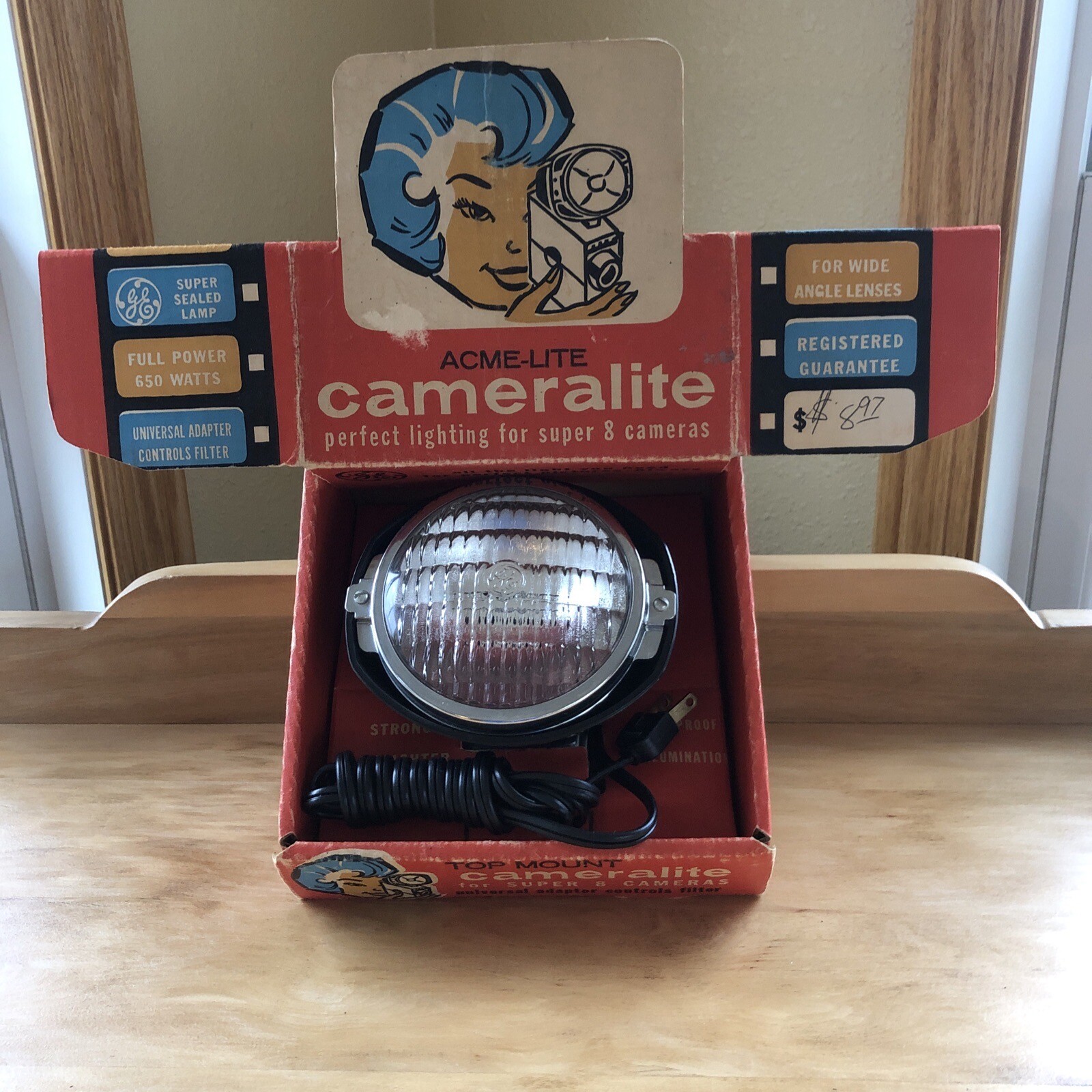 Acme-Lite Cameralite with Universal Mount for Super 8 Cameras with Original Box