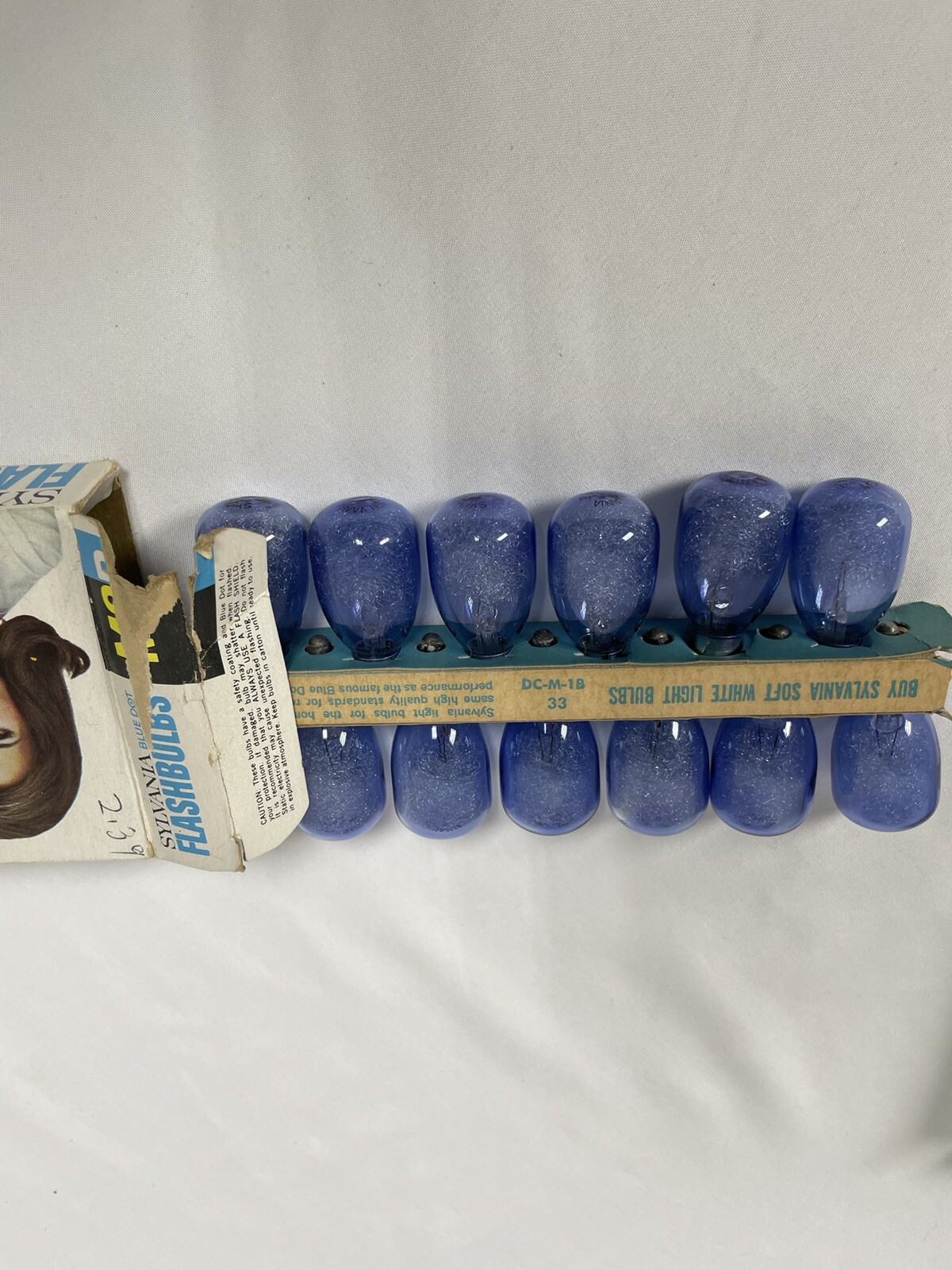 Sylvania Vintage Blue Dot Flash Bulbs M3B And M2b