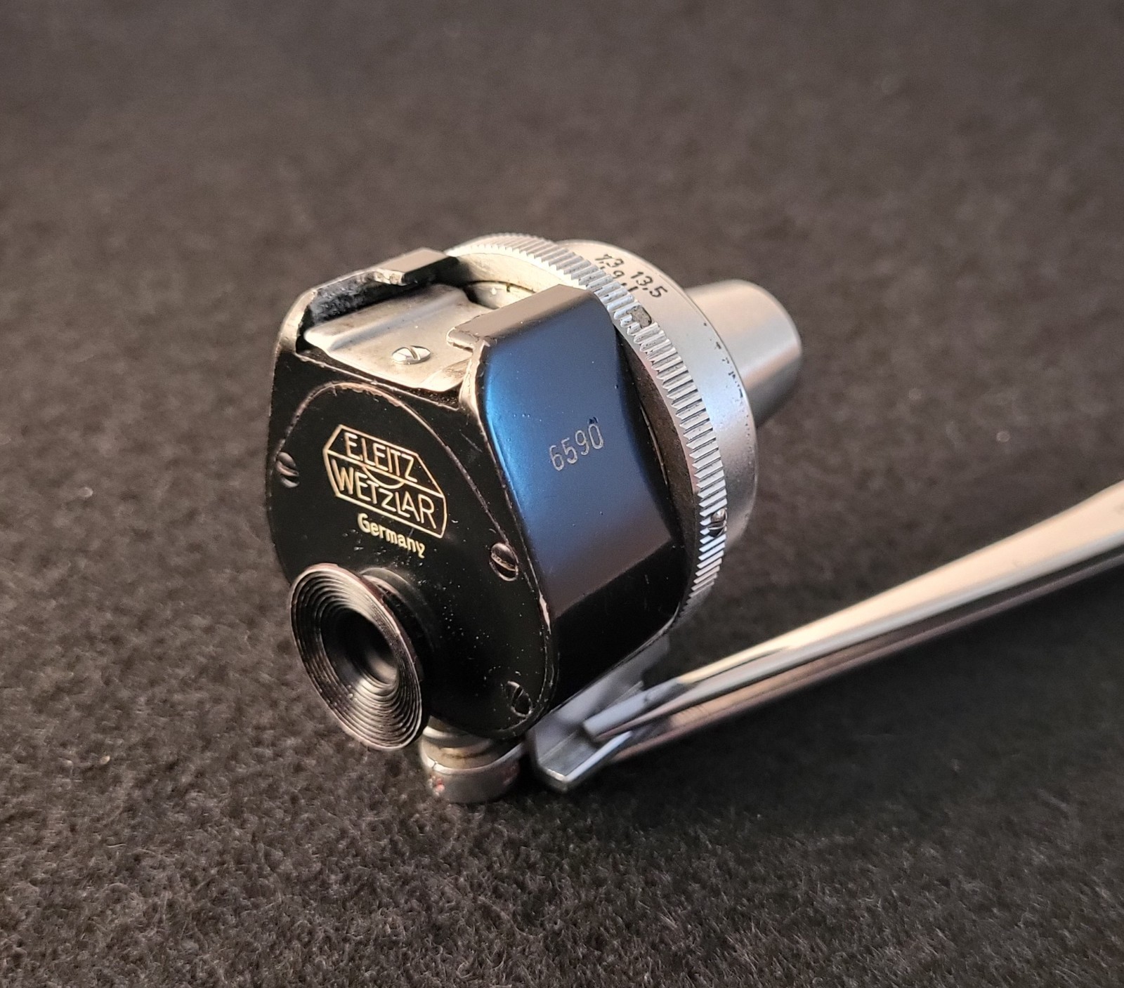 E.LEITZ WETZLAR BLACK UNIVERSAL VIEW FINDER FIT LEICA RANGEFINDER # 6590