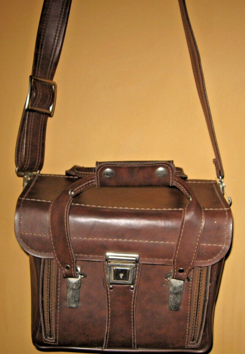 Vintage 11″ x 9″ x 7″ – Brown Leather Camera Bag / Case – With Strap doctor