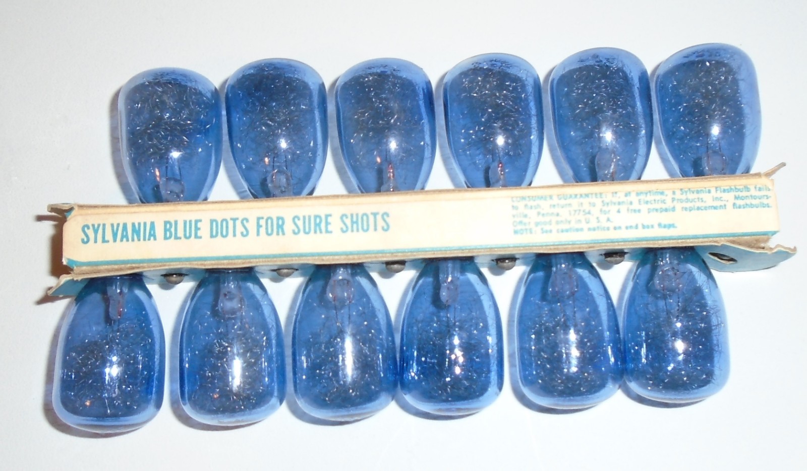 Vintage Sylvania Flashbulbs M3B Blue Dot – 12 Bulbs
